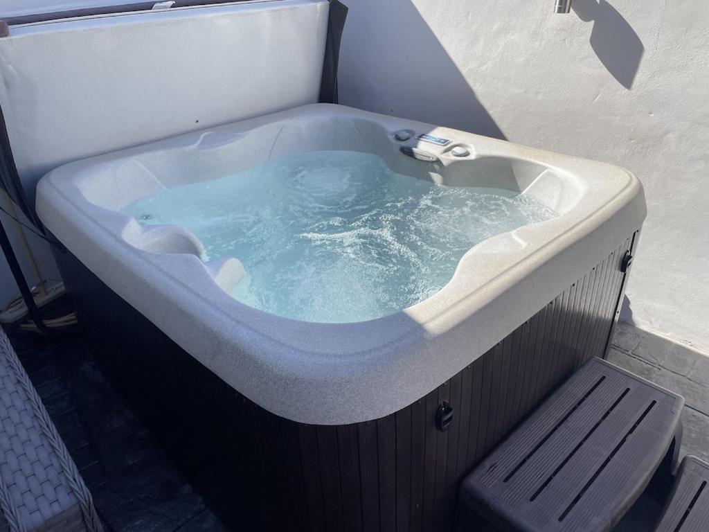 Quirky Cottage In The Centre Of Penrith With A Hot Tub Ngoại thất bức ảnh